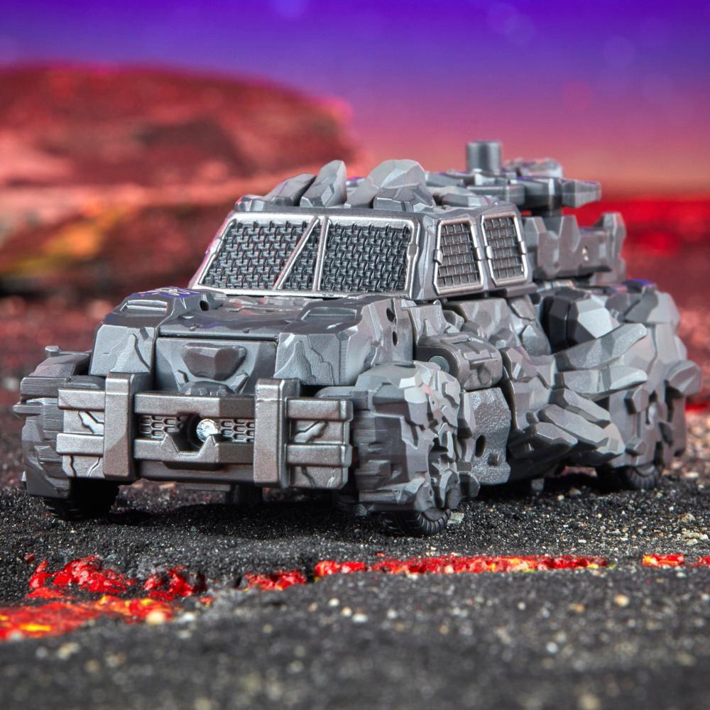 Transformers Legacy United Deluxe Infernac Universe Magneous 55 Action Figure 8 - Image 4